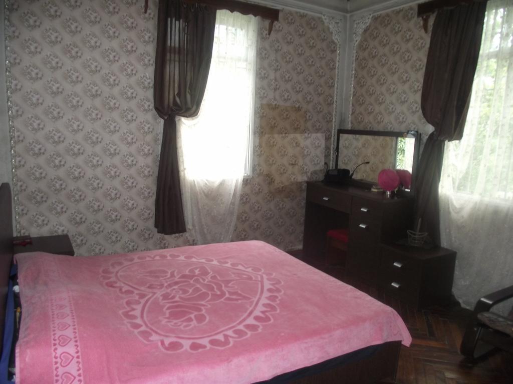 Guest House Temuri Batumi Bagian luar foto