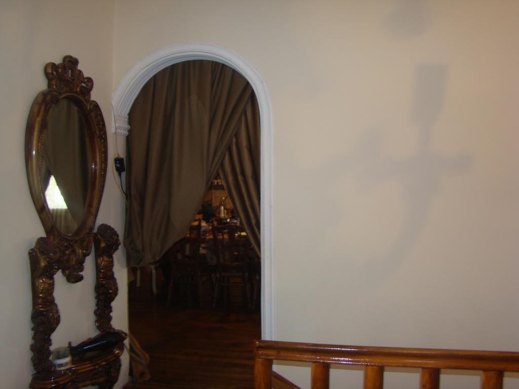 Guest House Temuri Batumi Bagian luar foto