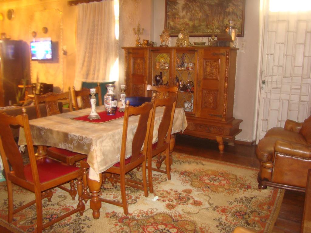 Guest House Temuri Batumi Bagian luar foto