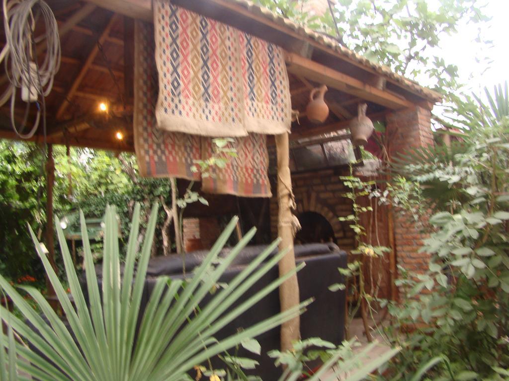 Guest House Temuri Batumi Bagian luar foto