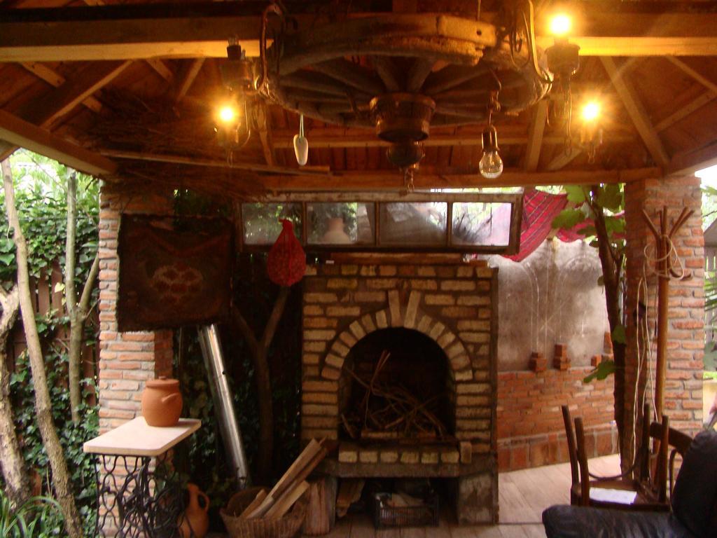 Guest House Temuri Batumi Bagian luar foto