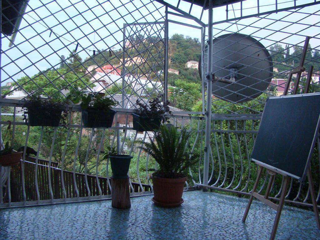 Guest House Temuri Batumi Bagian luar foto