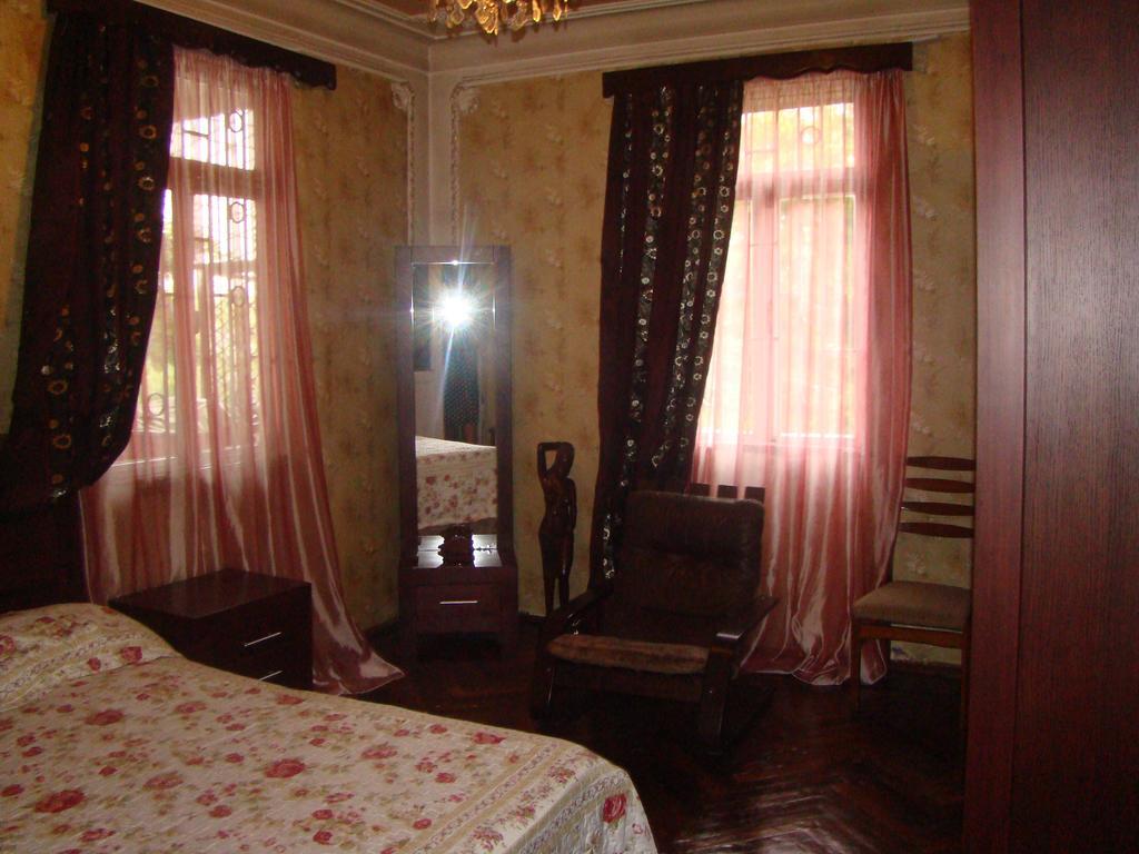 Guest House Temuri Batumi Bagian luar foto